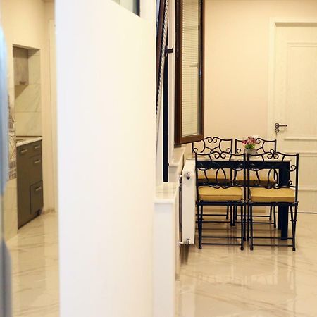 Old Corner Apartment Tbilisi Bagian luar foto