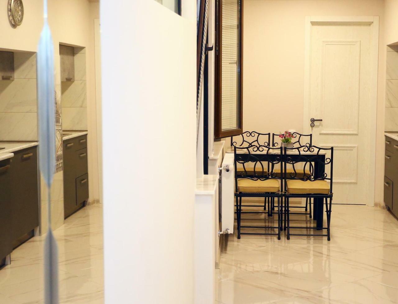 Old Corner Apartment Tbilisi Bagian luar foto