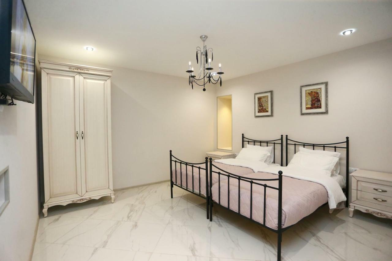 Old Corner Apartment Tbilisi Bagian luar foto