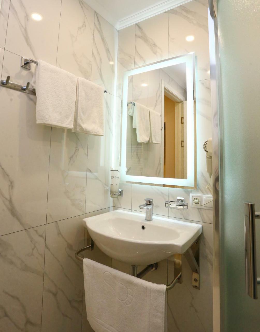 Old Corner Apartment Tbilisi Bagian luar foto