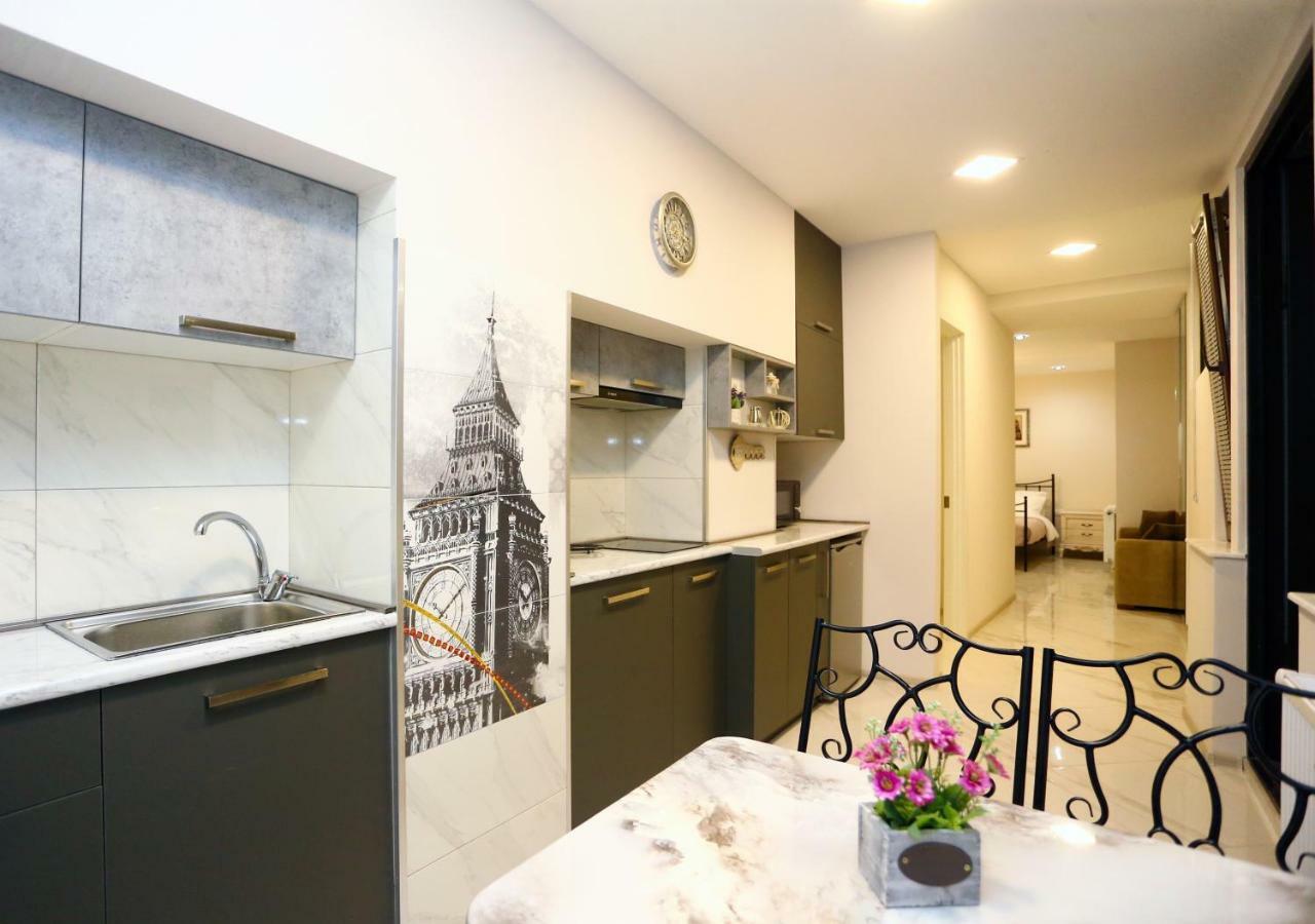Old Corner Apartment Tbilisi Bagian luar foto