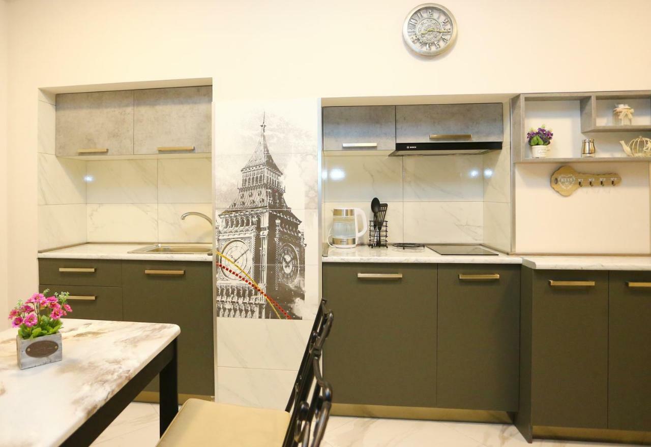 Old Corner Apartment Tbilisi Bagian luar foto