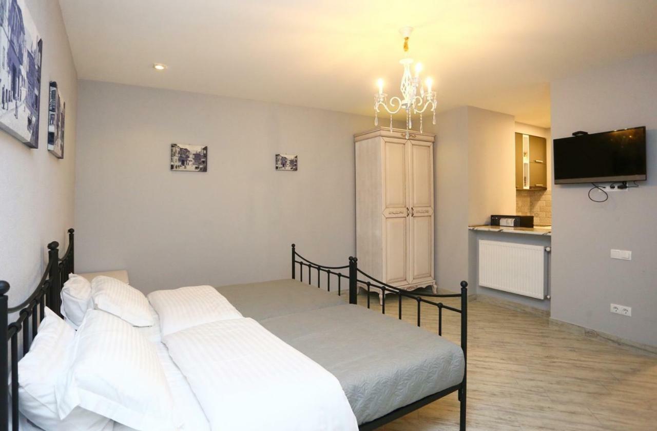 Old Corner Apartment Tbilisi Bagian luar foto