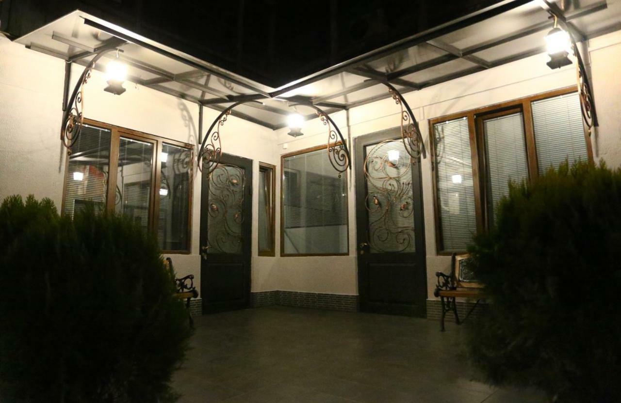 Old Corner Apartment Tbilisi Bagian luar foto