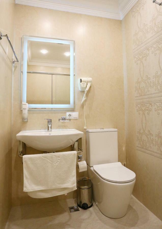 Old Corner Apartment Tbilisi Bagian luar foto